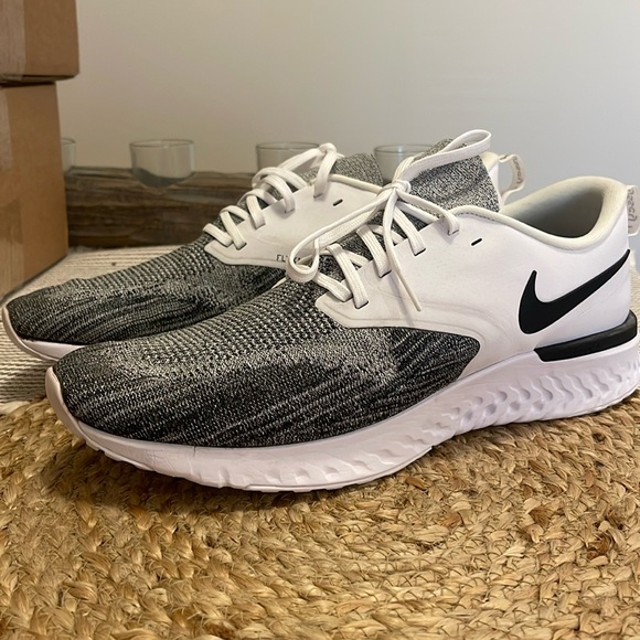 Nike Men’s Odyssey Flyknit React Size 15 Brand New - Picture 6 of 8